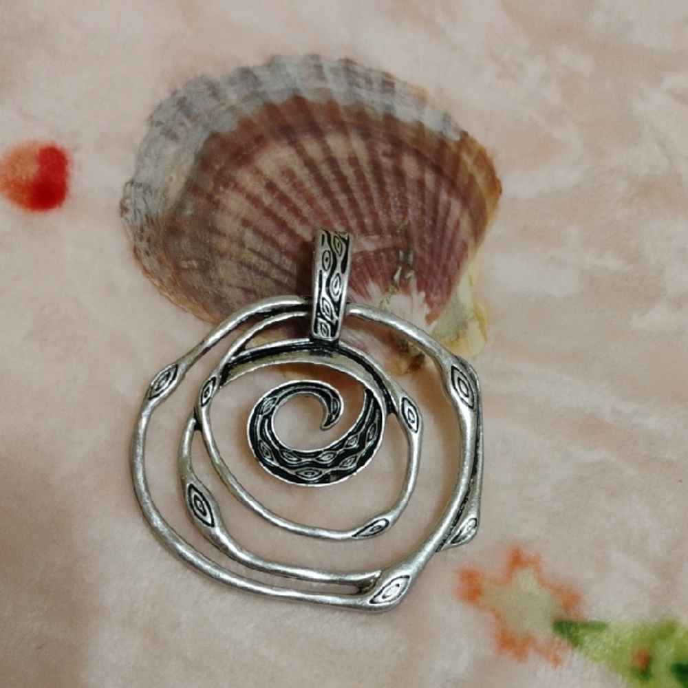 Vintage 80's Elegant Silver Swirl Pendant